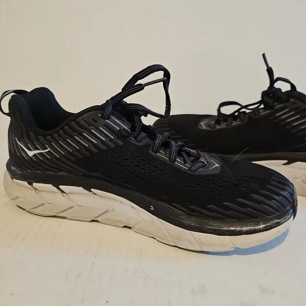Hoka One One Women’s Clifton 5 1093756 Black/Wht Running Shoes Sneakers Size 8